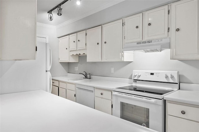 kitchen featuring white electric stove, a sink, under cabinet range hood, ornamental molding, and dishwashing machine