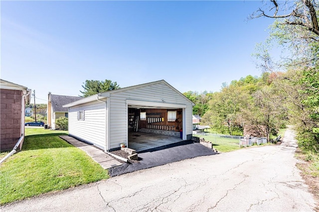 detached garage with fence