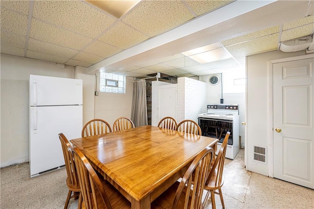 dining area featuring visible vents and a drop ceiling