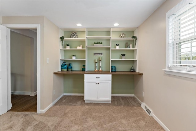 bar with light colored carpet, visible vents, built in study area, baseboards, and recessed lighting