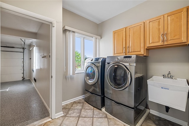 127 Bridle Trl, Peters Twp, PA 15367 - laundry room featuring washer and dryer, baseboards, a sink, and cabinet space