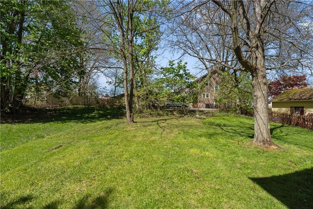 1313 Albert St, New Castle/2Nd, PA 16105 - view of yard featuring fence