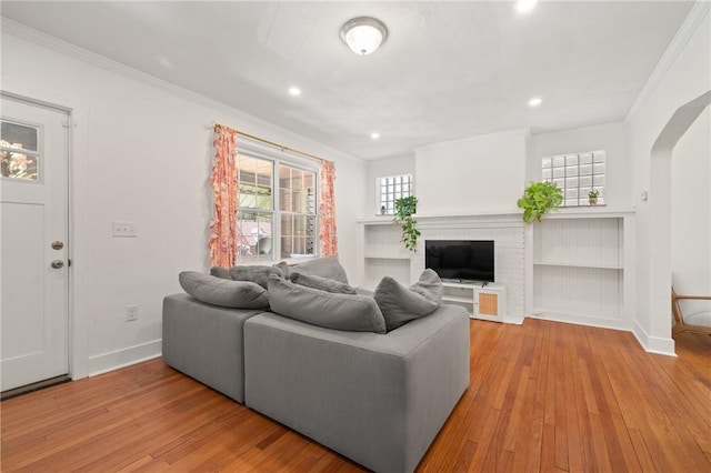 1117 Woodbourne Ave, Brookline, PA 15226 - living room featuring crown molding, arched walkways, recessed lighting, baseboards, and light wood-type flooring