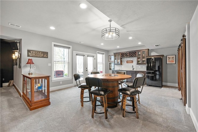 131 Woodford Dr, Adams Twp, PA 16033 - dining room with wet bar, visible vents, baseboards, light carpet, and recessed lighting