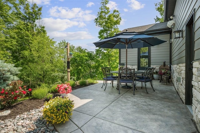 131 Woodford Dr, Adams Twp, PA 16033 - view of patio / terrace featuring outdoor dining area