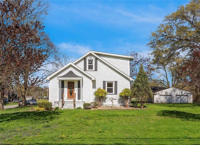 bungalow-style house featuring a front lawn