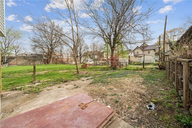 544 4th Ave, New Kensington, PA 15068 - view of yard featuring fence and a residential view