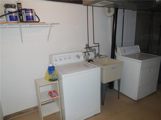 laundry area featuring a sink, laundry area, and washing machine and dryer