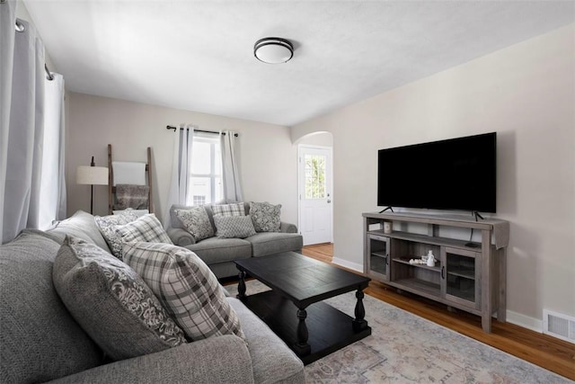 607 Hickory Dr, Hopewell Twp Bea, PA 15001 - living area with arched walkways, baseboards, wood finished floors, and visible vents