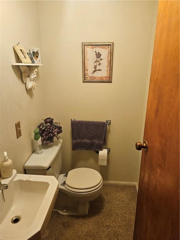 bathroom featuring a sink and toilet
