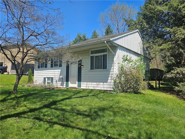 317 Chestnut Dr, Center Twp But, PA 16001 - view of front of home featuring a front yard and board and batten siding