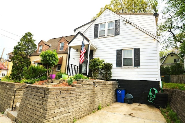 bungalow-style house featuring fence