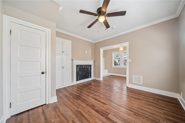 unfurnished living room with visible vents, ornamental molding, baseboards, dark wood-style floors, and a ceiling fan