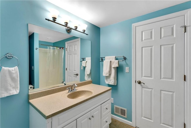 full bathroom with baseboards, vanity, curtained shower, and visible vents