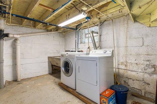 4004 Windsor St, Greenfield, PA 15217 - laundry area featuring laundry area and washing machine and dryer