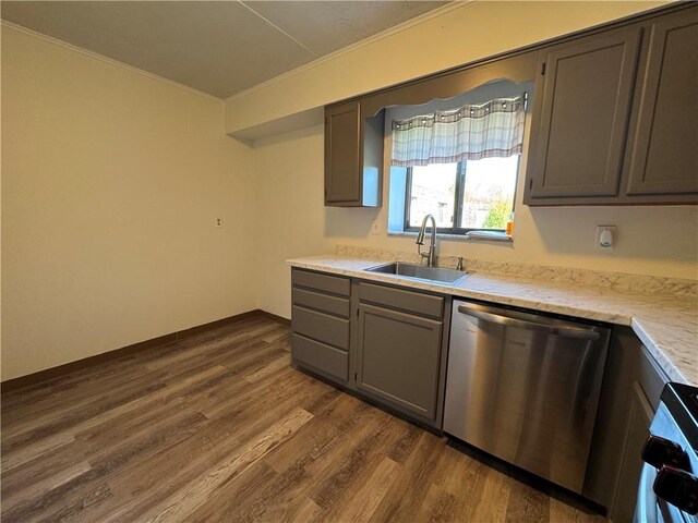 kitchen featuring a sink, crown molding, stainless steel dishwasher, and dark wood-type flooring