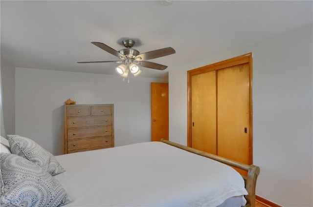 bedroom featuring a ceiling fan and a closet