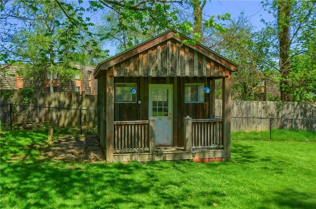 view of outdoor structure featuring an outbuilding and a fenced backyard