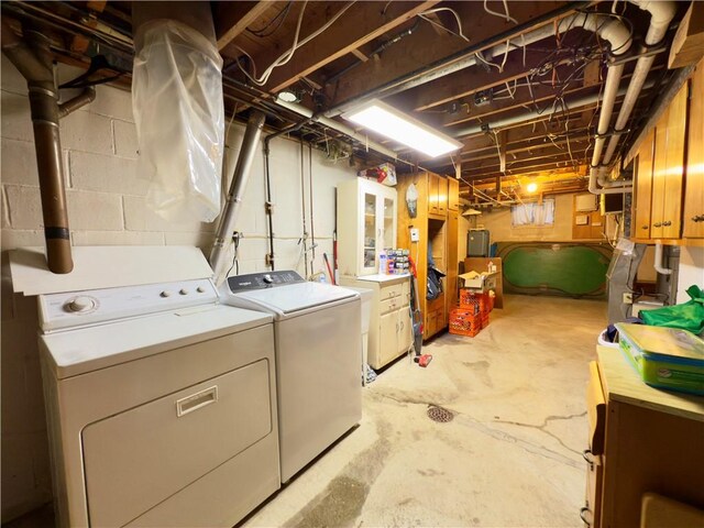 unfinished below grade area featuring washer and dryer