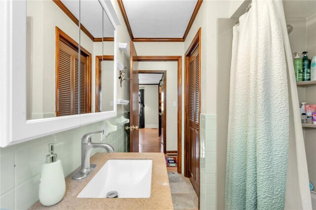 bathroom with crown molding, decorative backsplash, and a sink