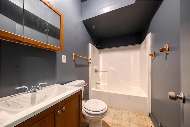 616 Evans Ave, Mckeesport, PA 15132 - full bath featuring toilet, vanity, and shower / bathtub combination