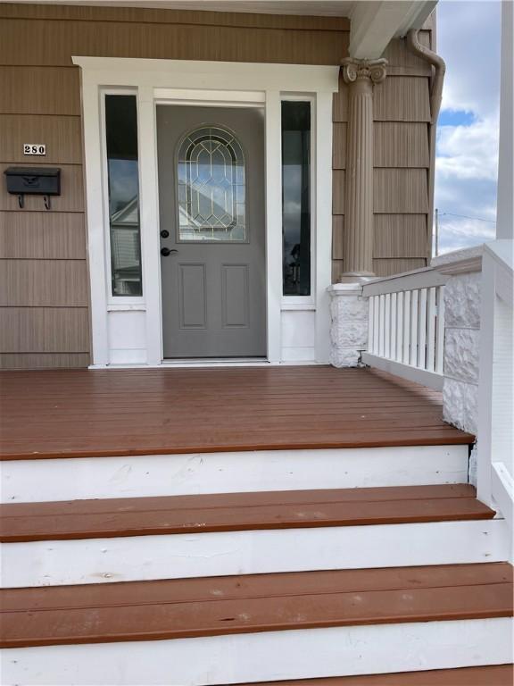 280 Spruce, Sharon, PA 16146 - entrance to property featuring covered porch