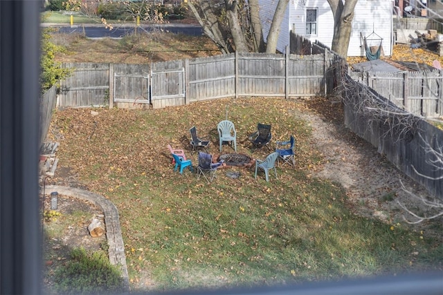 view of yard featuring a fenced backyard