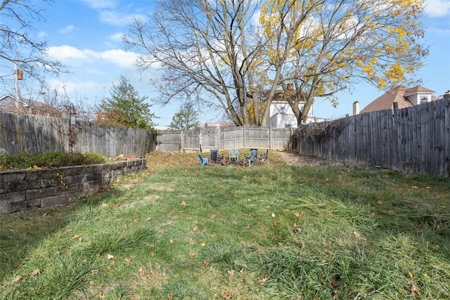 view of yard featuring a fenced backyard