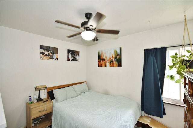 bedroom with ceiling fan