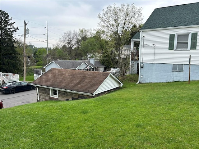 460 E Prospect Ave, City Of Washington, PA 15301 - view of side of home featuring a shingled roof and a yard