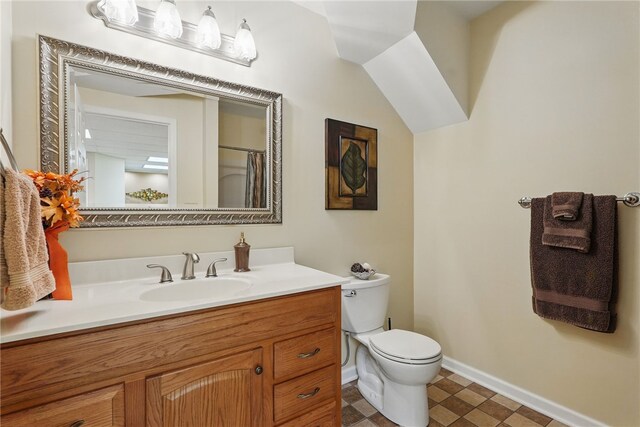 full bath with baseboards, toilet, and vanity