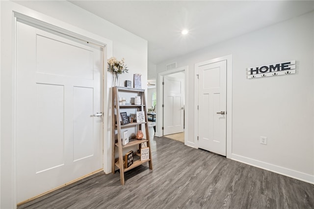 406 Spruce Ln, Chartiers, PA 15342 - entrance foyer featuring baseboards, recessed lighting, wood finished floors, and visible vents