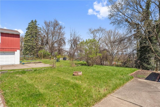 413 Pasadena Dr, Port Vue, PA 15133 - view of yard featuring a garage