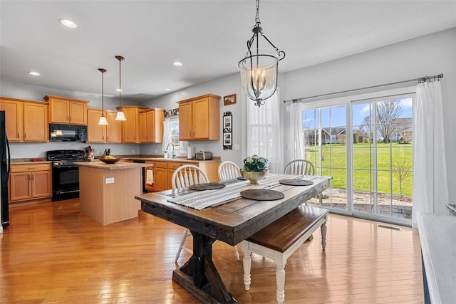 dining space with recessed lighting, plenty of natural light, light wood-type flooring, and visible vents