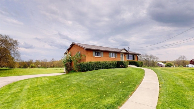 view of front facade featuring brick siding and a front lawn