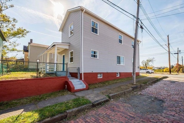 901 Union Ave, Mckeesport, PA 15132 - view of side of home featuring fence
