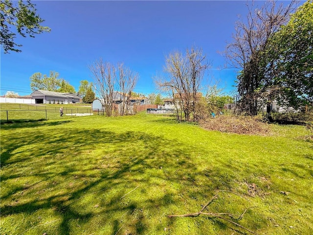 2103 Oriole Dr, Hopewell Twp Bea, PA 15001 - view of yard featuring fence