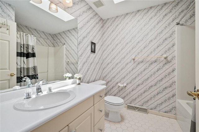 1641 Blackburn Heights Dr, Franklin Park, PA 15143 - full bath with visible vents, tile patterned floors, and wallpapered walls