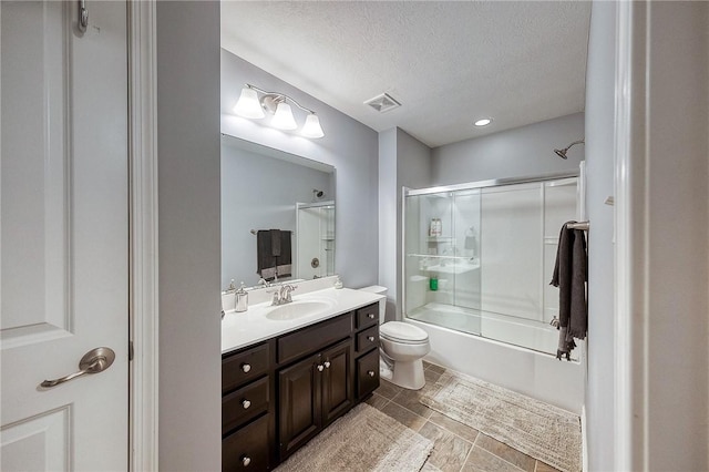 2008 Connecticut Ln, Franklin Park, PA 15143 - full bath with vanity, toilet, enclosed tub / shower combo, and a textured ceiling