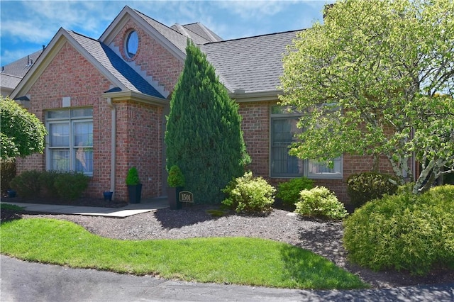 view of front facade with brick siding