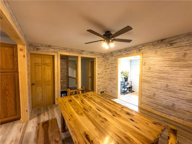 dining room with ceiling fan, visible vents, and light wood finished floors