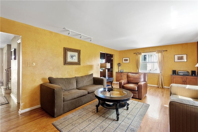 1427 Pueblo Dr, Mt Lebanon, PA 15228 - living room featuring light wood-type flooring, rail lighting, and baseboards