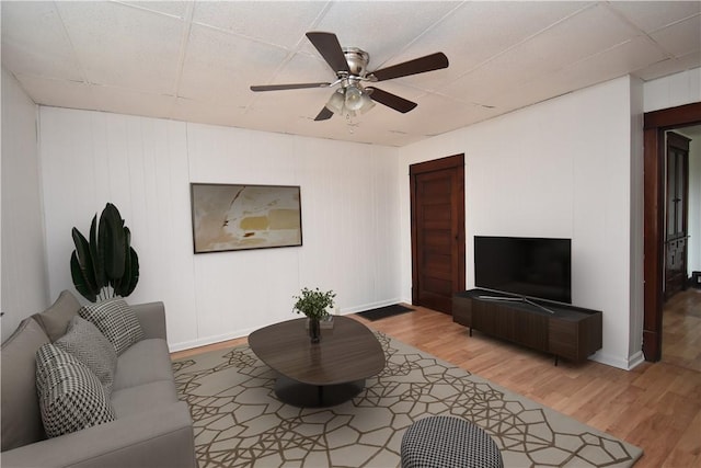 434 Elm Ave, Ambridge, PA 15003 - living area featuring light wood-style flooring and ceiling fan