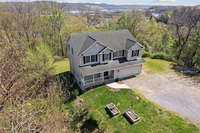 birds eye view of property featuring a forest view
