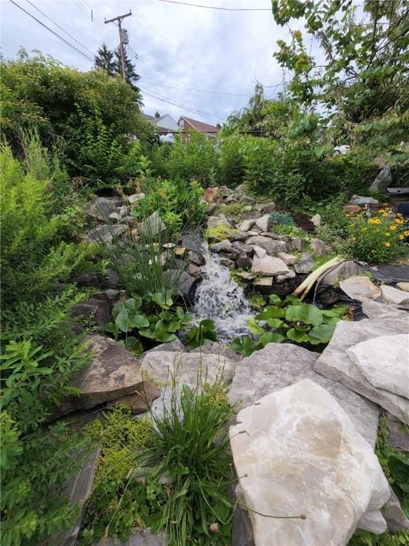 3302 Crestview Dr N, Versailles, PA 15137 - view of yard