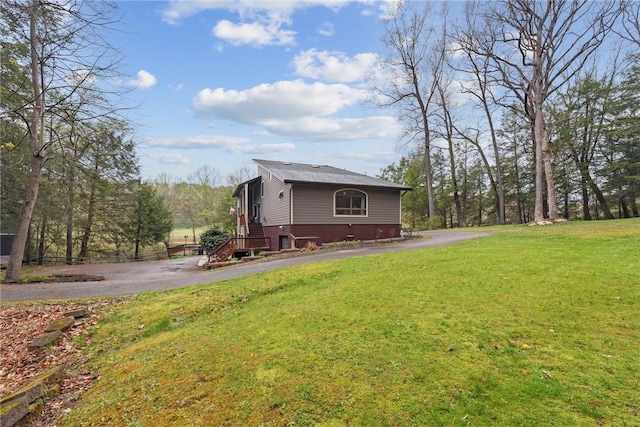 209 Claypoole Hill Rd, Bethel Twp, PA 16226 - exterior space with driveway and a front lawn