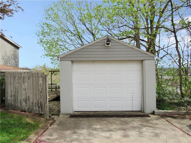 776 W Vine St, Mount Pleasant Boro, PA 15666 - detached garage featuring driveway