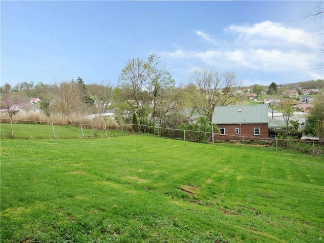 776 W Vine St, Mount Pleasant Boro, PA 15666 - view of yard with fence