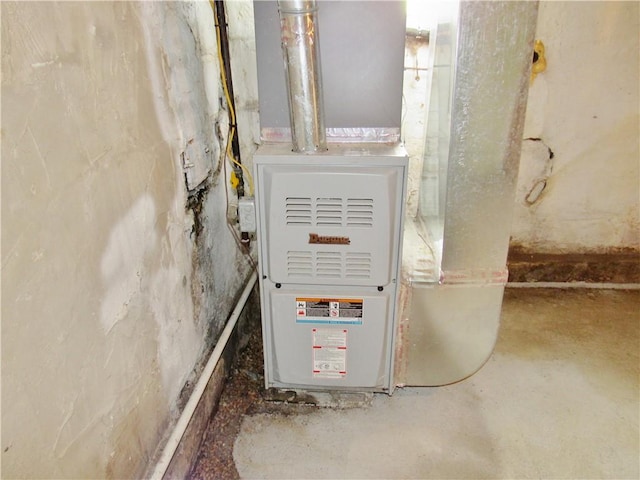 776 W Vine St, Mount Pleasant Boro, PA 15666 - utility room featuring heating unit