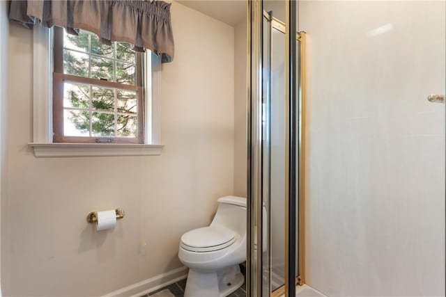2650 Quail Hill Dr, Upper St Clair, PA 15241 - full bathroom featuring a stall shower, toilet, plenty of natural light, and baseboards